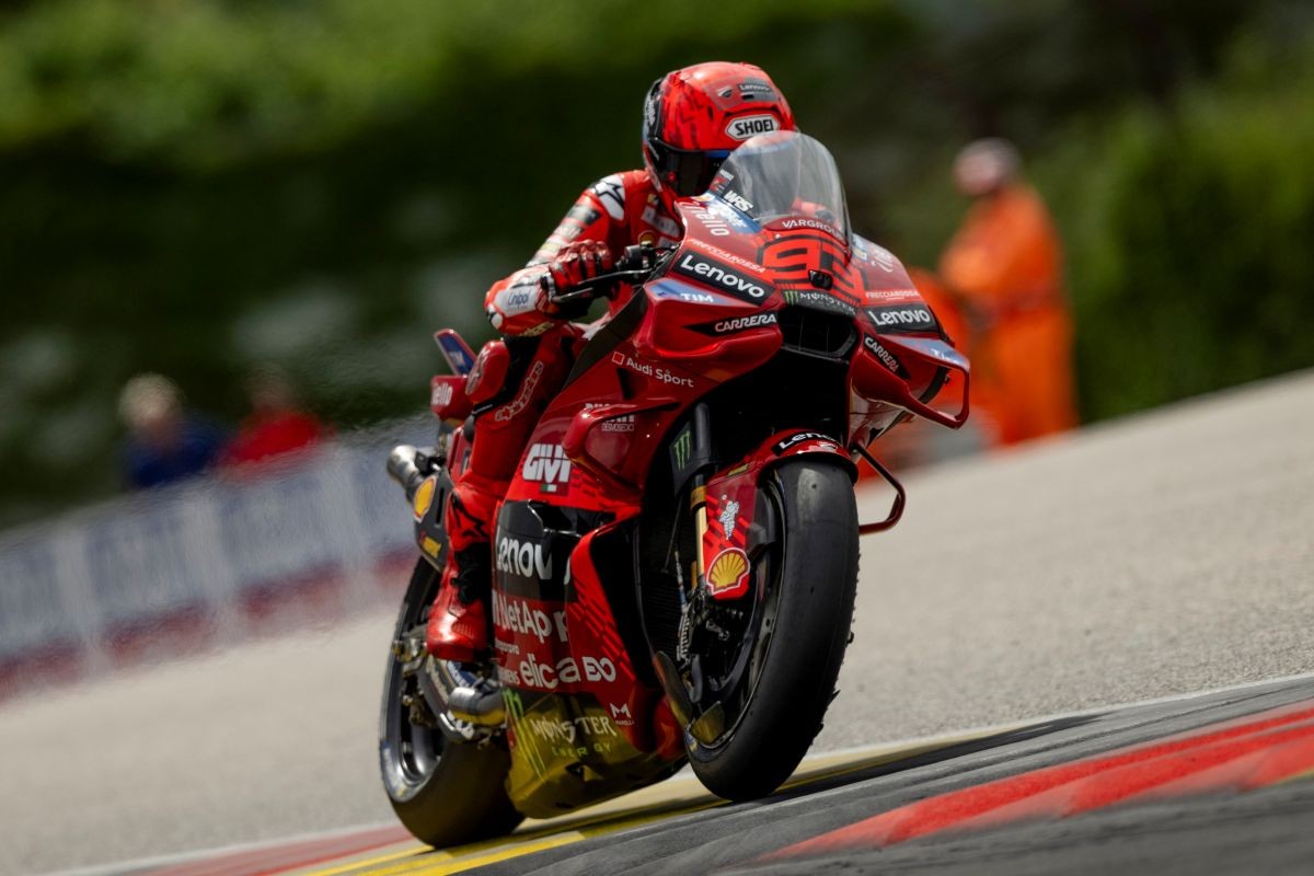 Márquez vezetésével zárult a pénteki nap az esős Cseh Nagydíjon